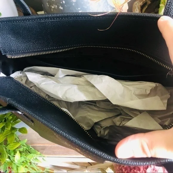 Kate Spade Black Leather Tote Bag • Large Shoulder Tote • Pinmount Logo